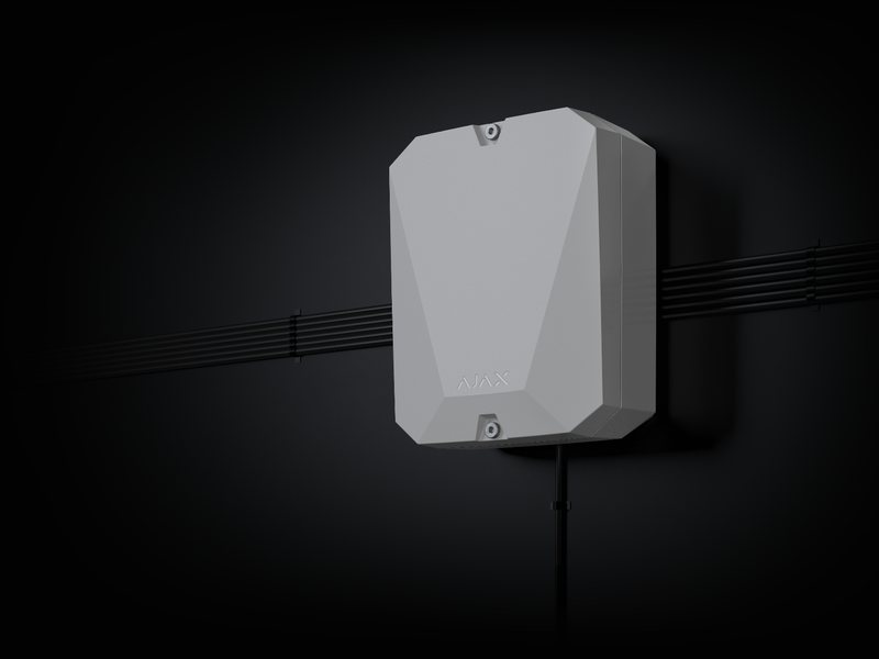 Module Ajax MultiTransmitter fixé au mur